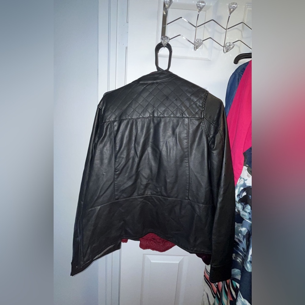 Leather jacket - Picture 2 of 2
